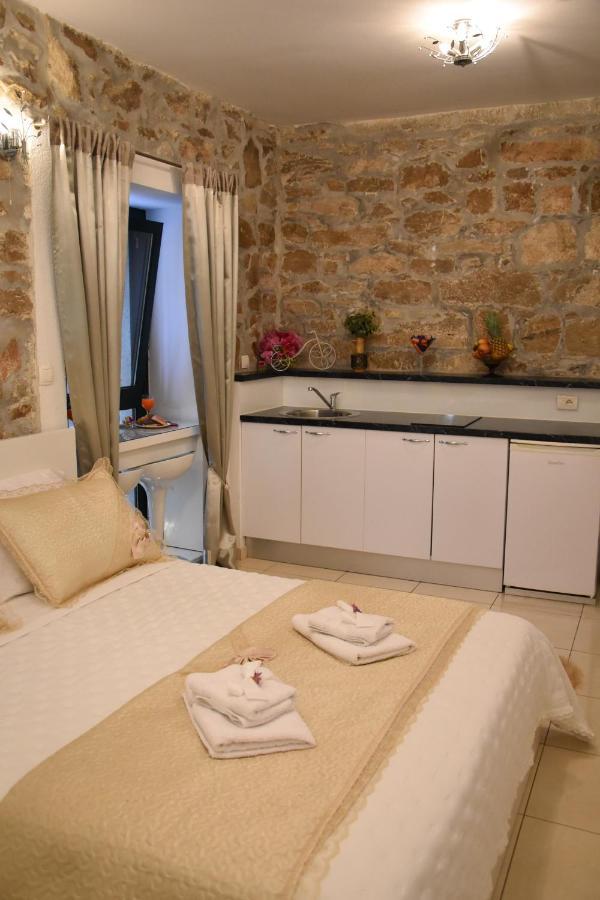 Apartments Bepina- 5 Mins From The Center Split Buitenkant foto