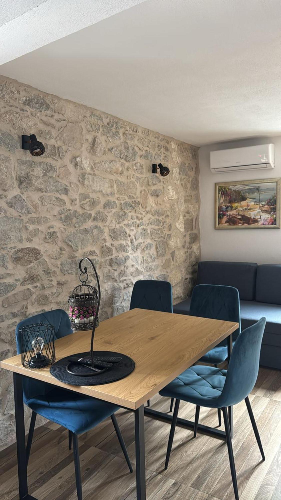 Apartments Bepina- 5 Mins From The Center Split Buitenkant foto