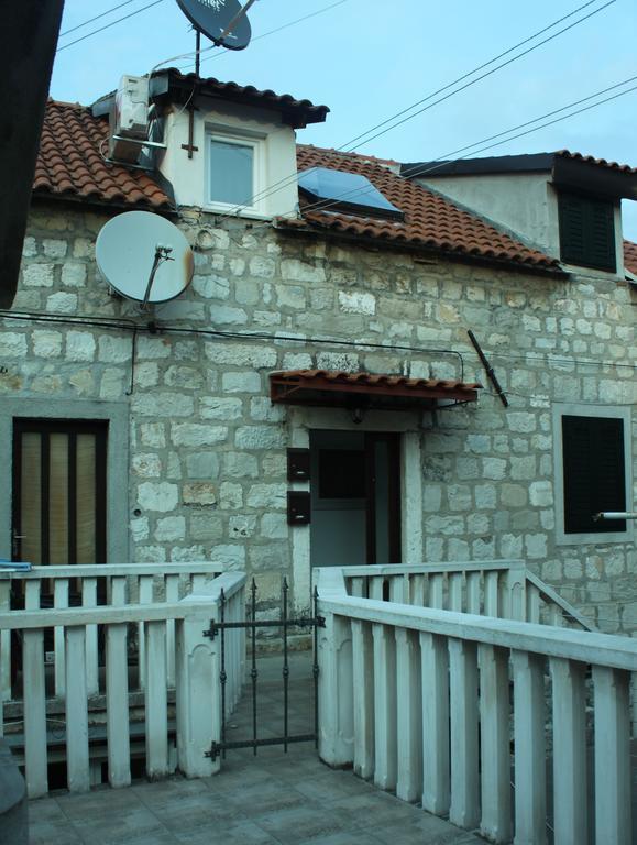 Apartments Bepina- 5 Mins From The Center Split Buitenkant foto